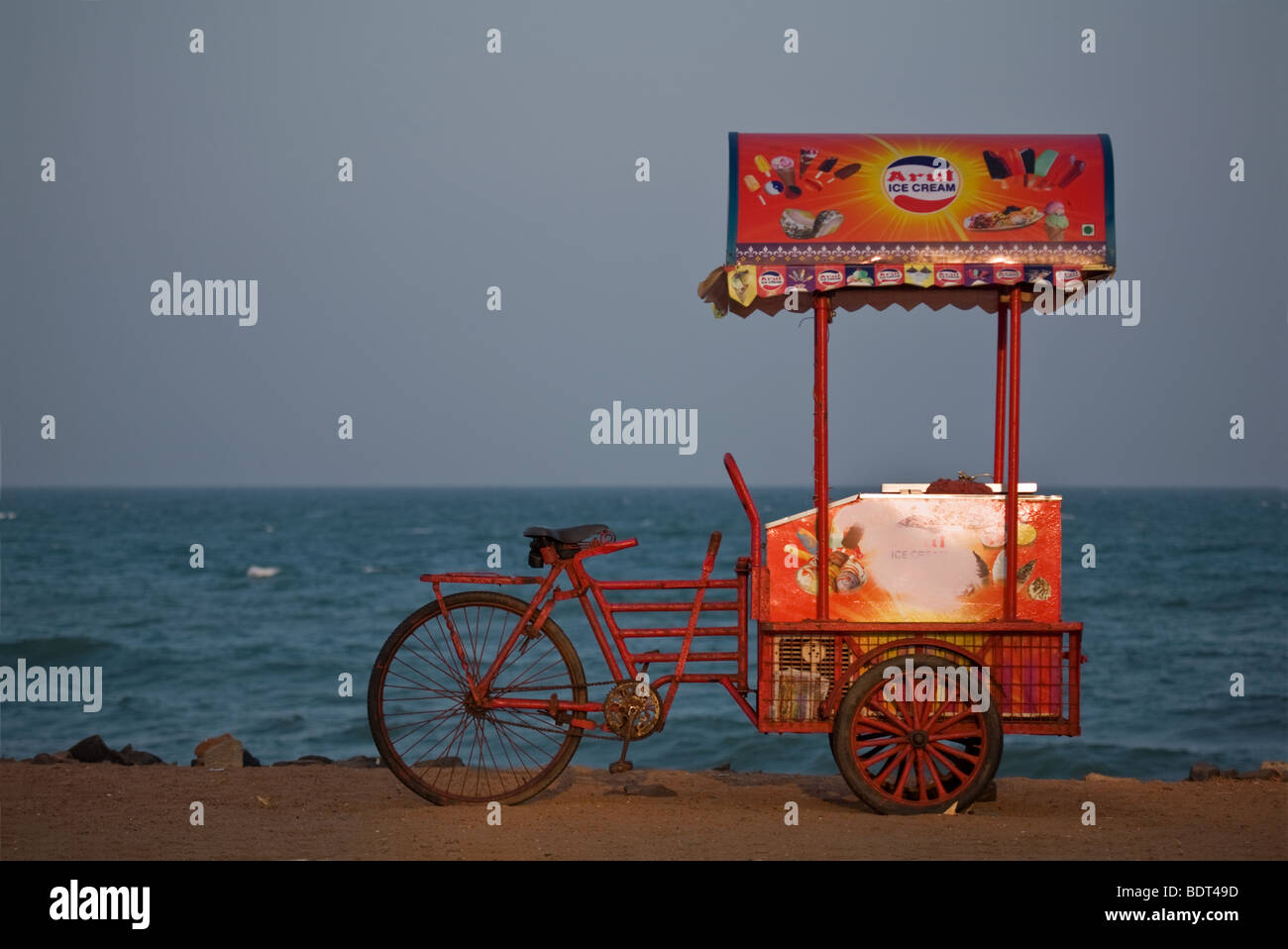 Eiswagen auf Promenade Puducherry Pondicherry Tamil Nadu, Indien Stockfoto