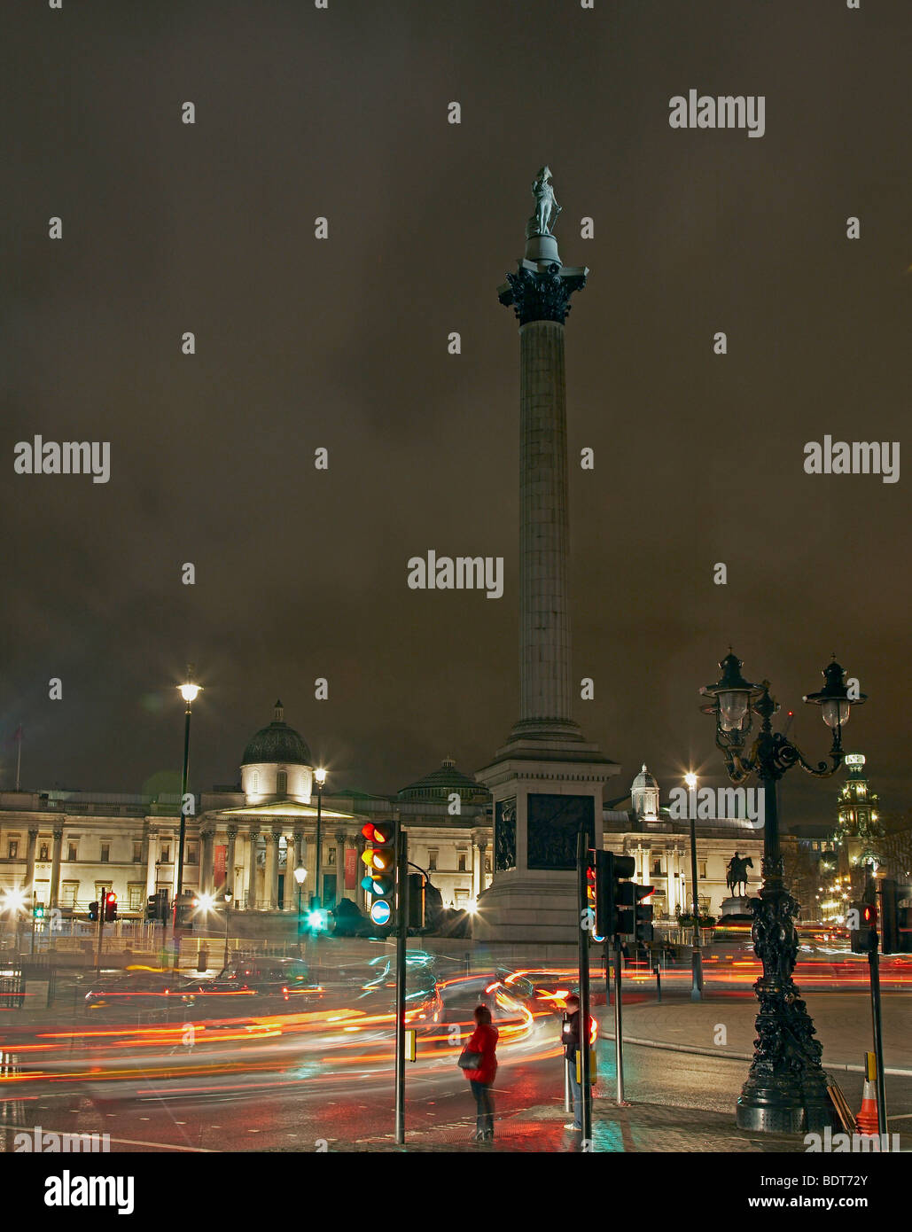 Langzeitbelichtung Bild des Nelson Säule und die National Gallery und Tralfagar Square Stockfoto