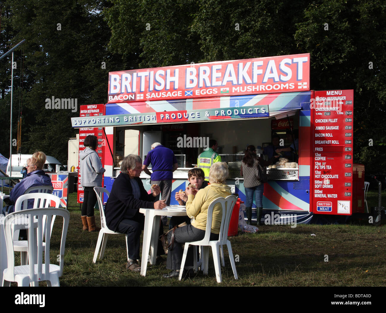 Ein catering Anhänger bei einem U.K Outdoor-Event. Stockfoto