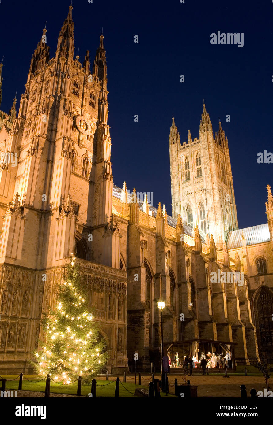 Die Kathedrale von Canterbury mit Weihnachtsbaum-Ki-Nacht in Kent, UK Stockfoto