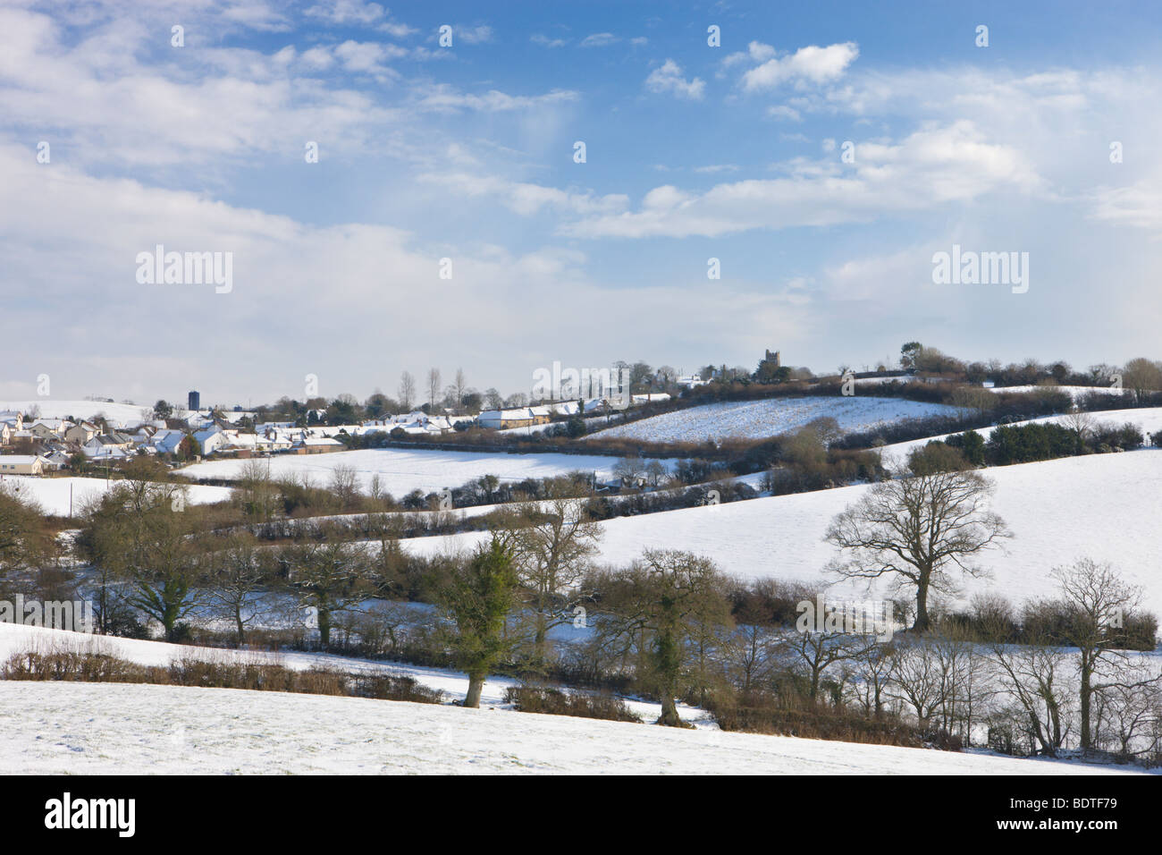 Mitte Devon Dorf der Morchard bedeckt Bischof im Schnee. Winter (Februar) 2009 Stockfoto