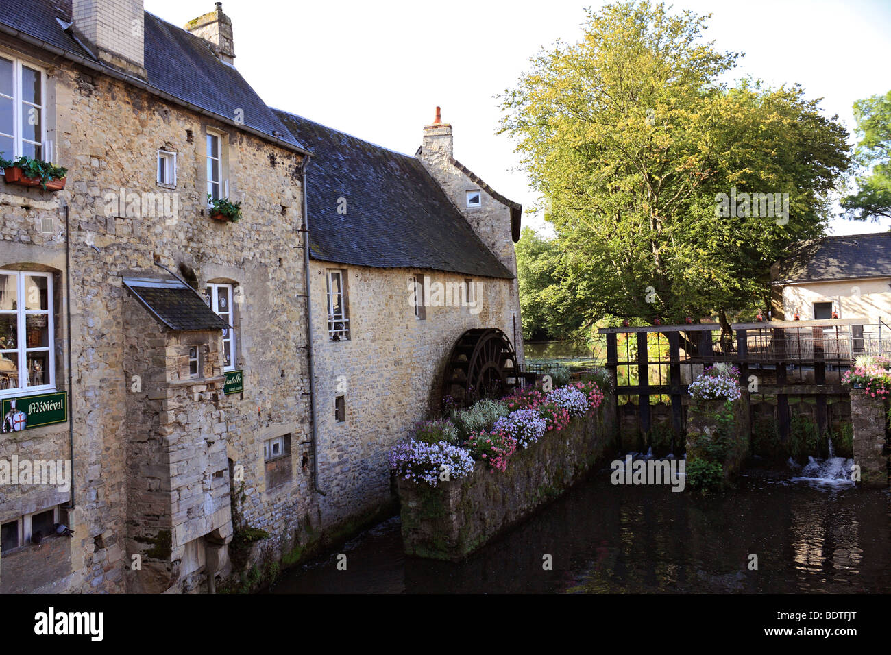 Fluss in Bayeux Normandie, Frankreich. Stockfoto