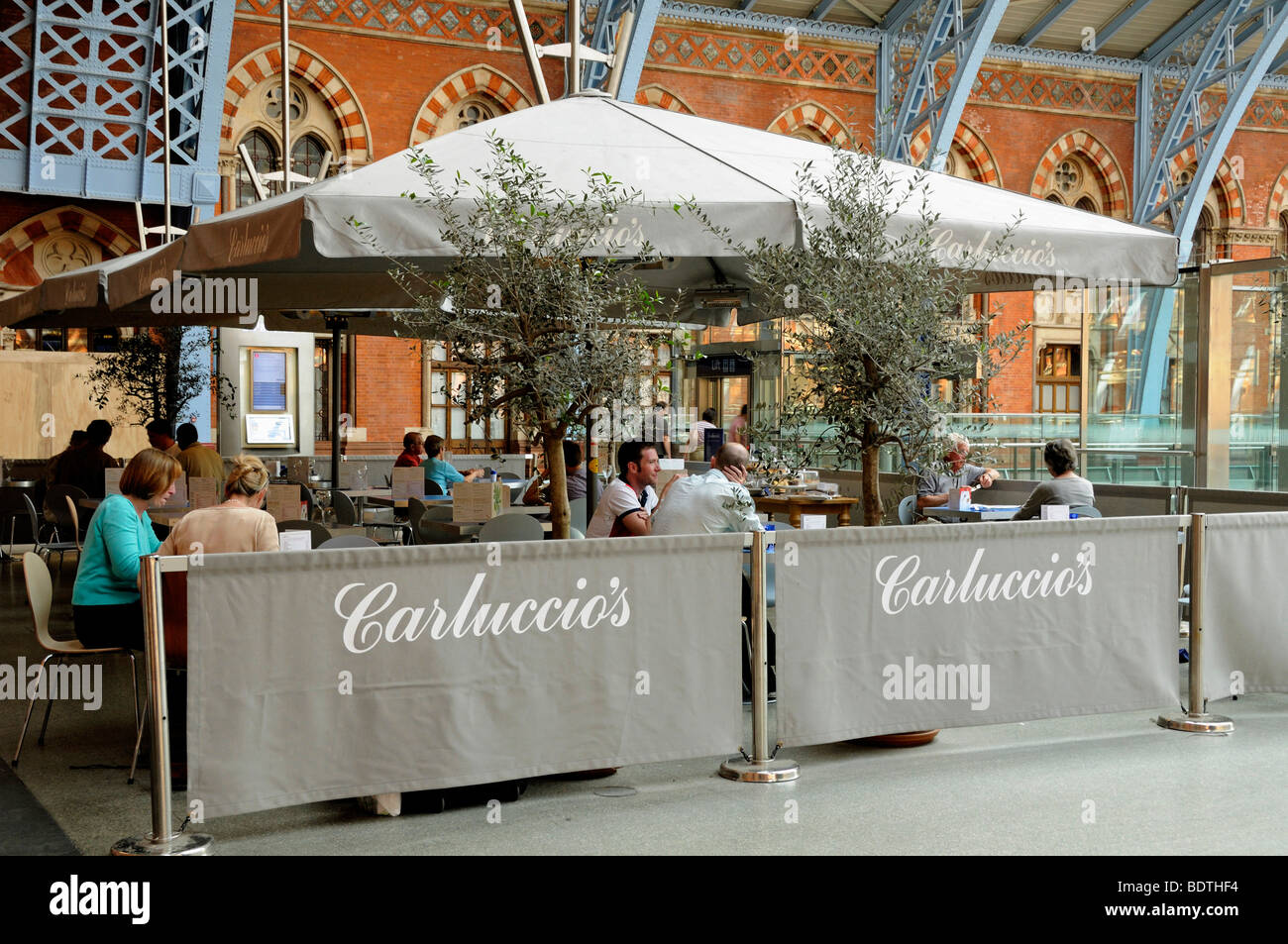Carluccio St Pancras Station London England UK Stockfoto