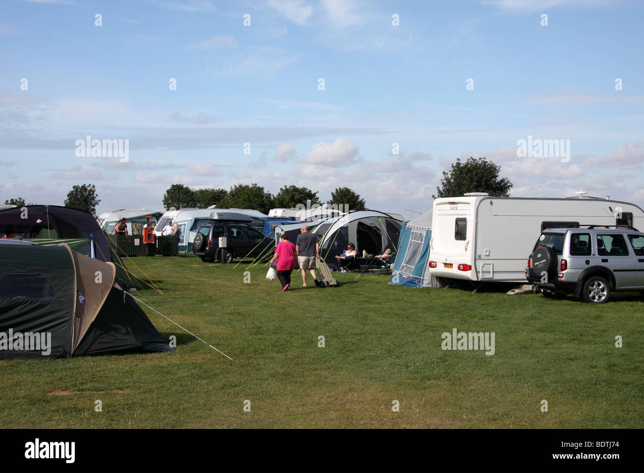 Wohnwagen und Zelte für Camping und Caravaning Club Website unter Mablethorpe, Lincolnshire Stockfoto