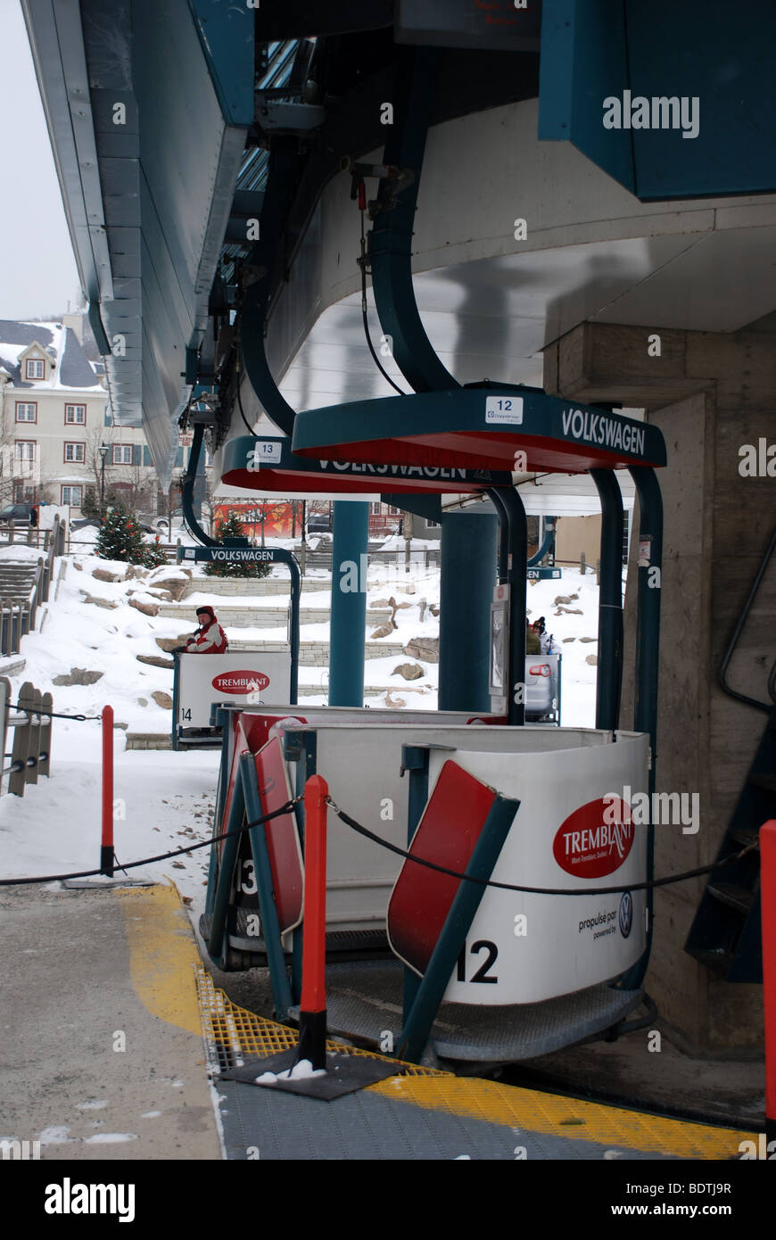 Eine Sesselbahn in einem Dorf von Mont Tremblant in den Laurentian Mountains, Quebec Kanada Stockfoto