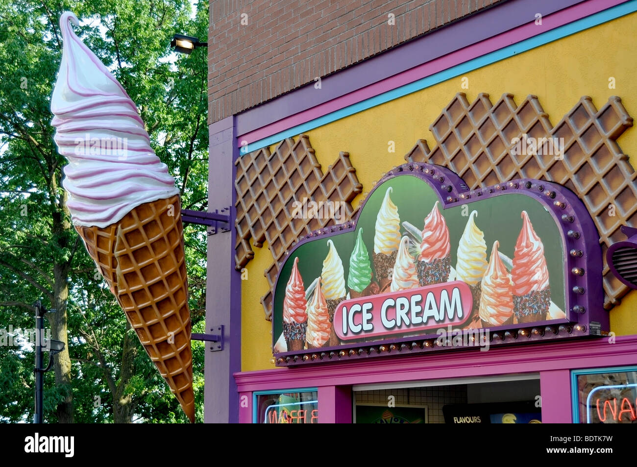 Ice Cream Shop Zeichen - Clifton Hill, Niagara, Kanada Stockfoto