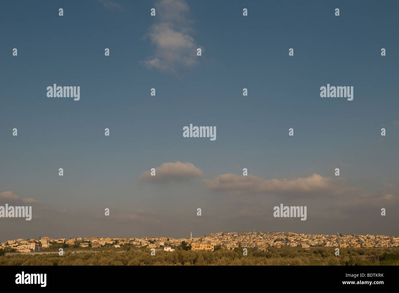 Herrliche Sicht auf die israelische arabische Stadt von Taybe in Israel Stockfoto