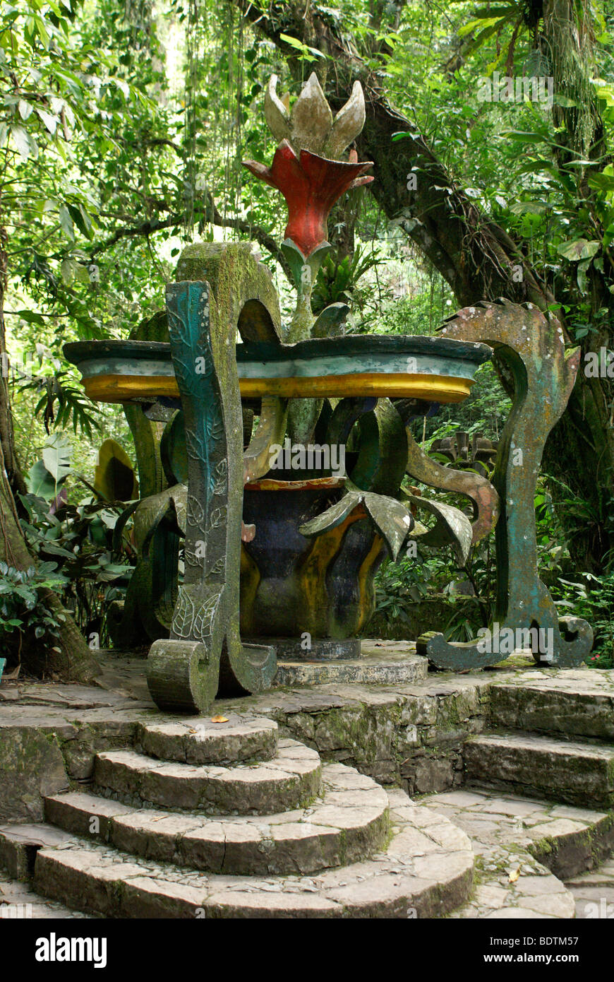 Florale Skulpturen im Plaza San Isidro in Las Pozas, surrealistische Skulpturengarten, Xilitla, Mexiko Stockfoto