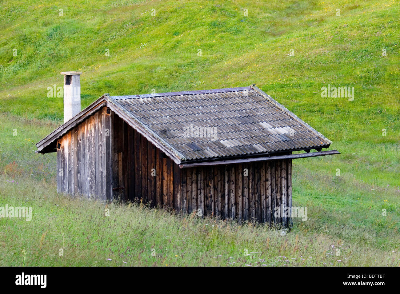 Holzhuette Auf der Rodwandwiese, Italienisch, Sextener Dolomiten, Hütte, Sextener Dolomiten, Italien Stockfoto