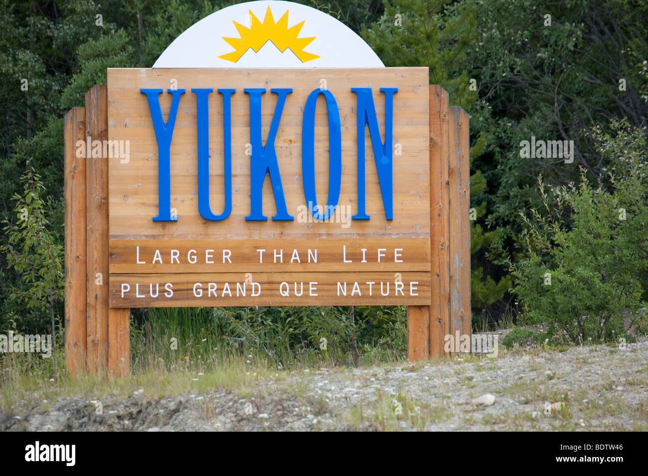 Willkommen Im Yukon Territory / Willkommen im Yukon Territory / Cassiar Highway - Canada Stockfoto