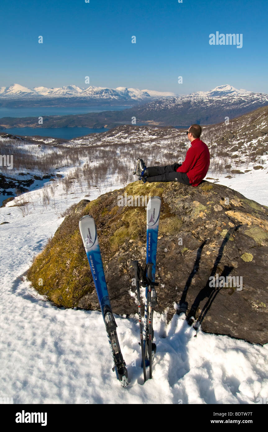 Skitourengeher Bei Einer Rast, Ofotfjord, Narvik, Nordland, Norwegen, brechen von Skitouren, Norwegen Stockfoto