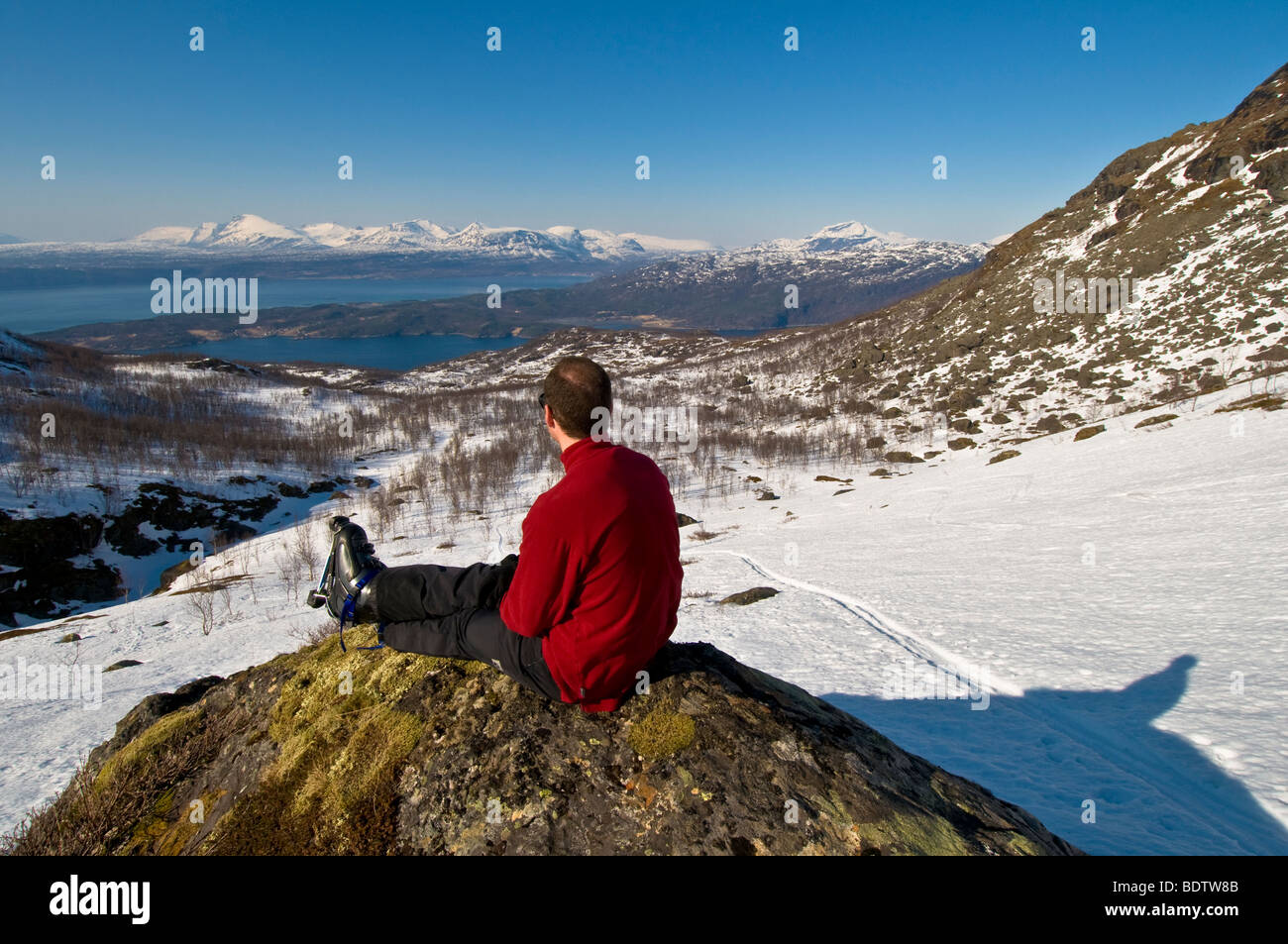 Skitourengeher Bei Einer Rast, Ofotfjord, Narvik, Nordland, Norwegen, brechen von Skitouren, Norwegen Stockfoto