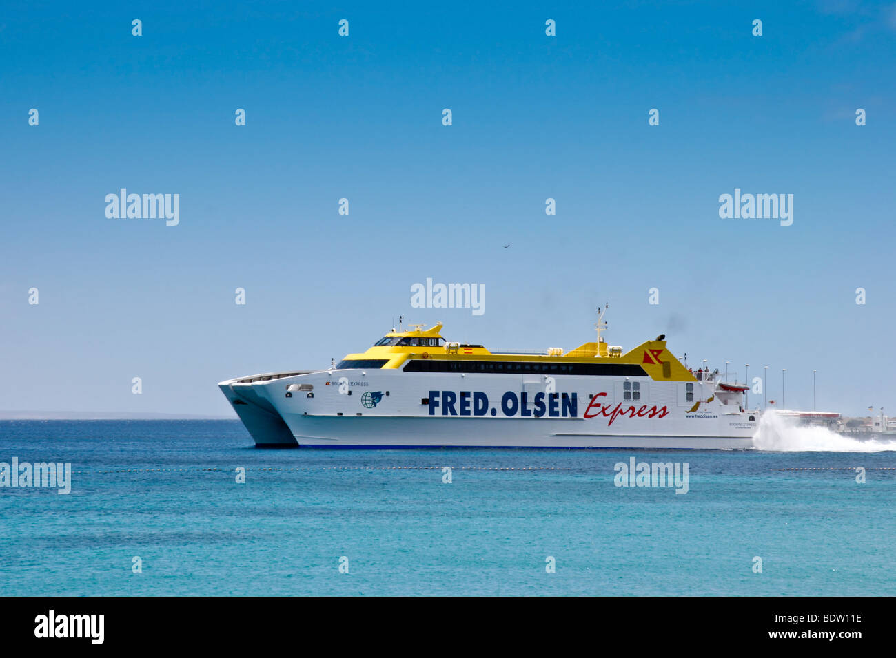 Fred Olsen Express Fähre verlassen Puerto del Carmen Lanzarote Stockfoto