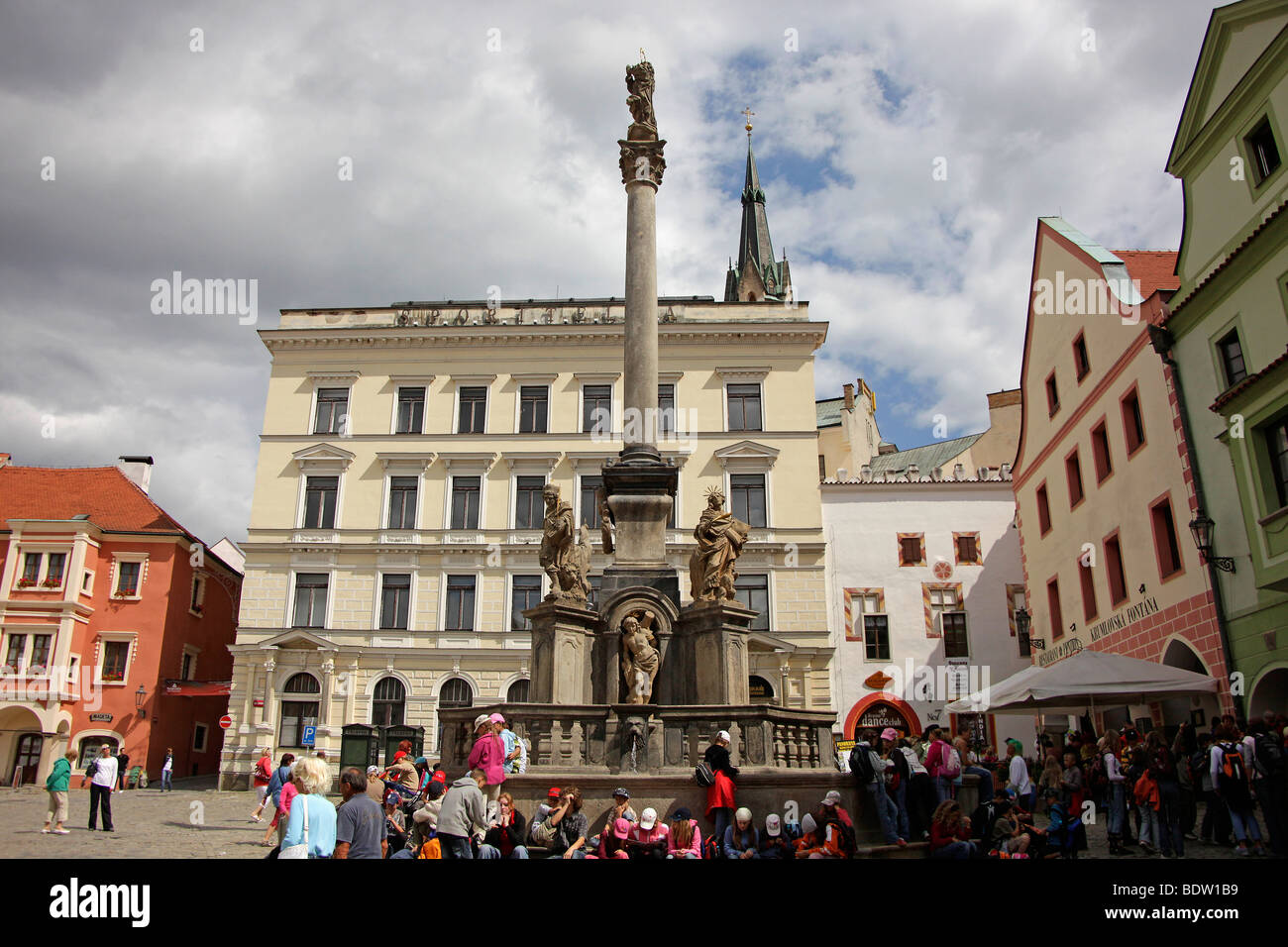 Mariensäule auf dem Markt Platz, Cesk Krumlov, Tschechische Republik, Europa Stockfoto