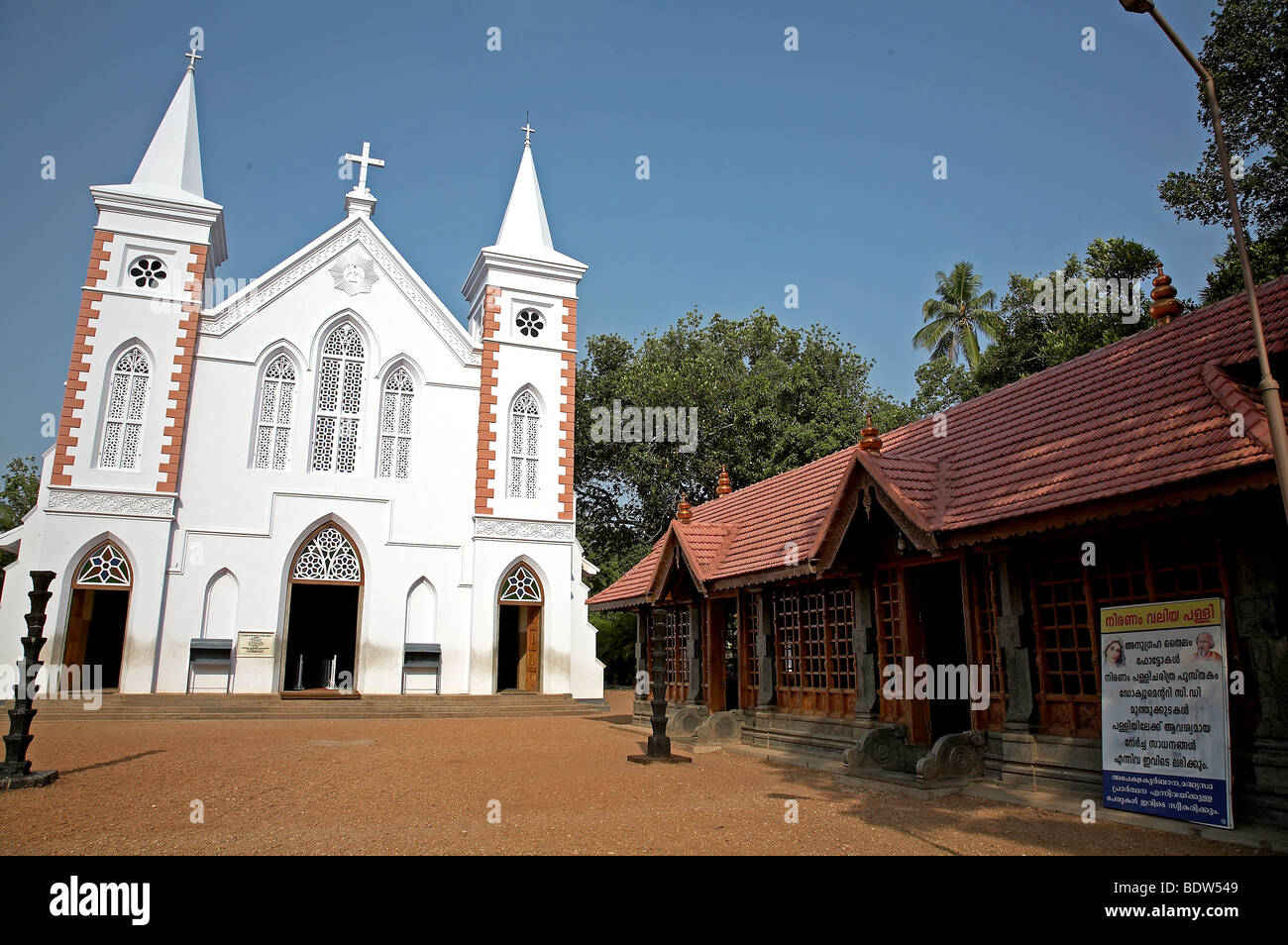 Indien Niranam syrisch-orthodoxen Kirche, eines der acht von St. Thomas nach 52 AD, Kerala gegründet. Die neue gotische Kirche der frühen C20th Stockfoto