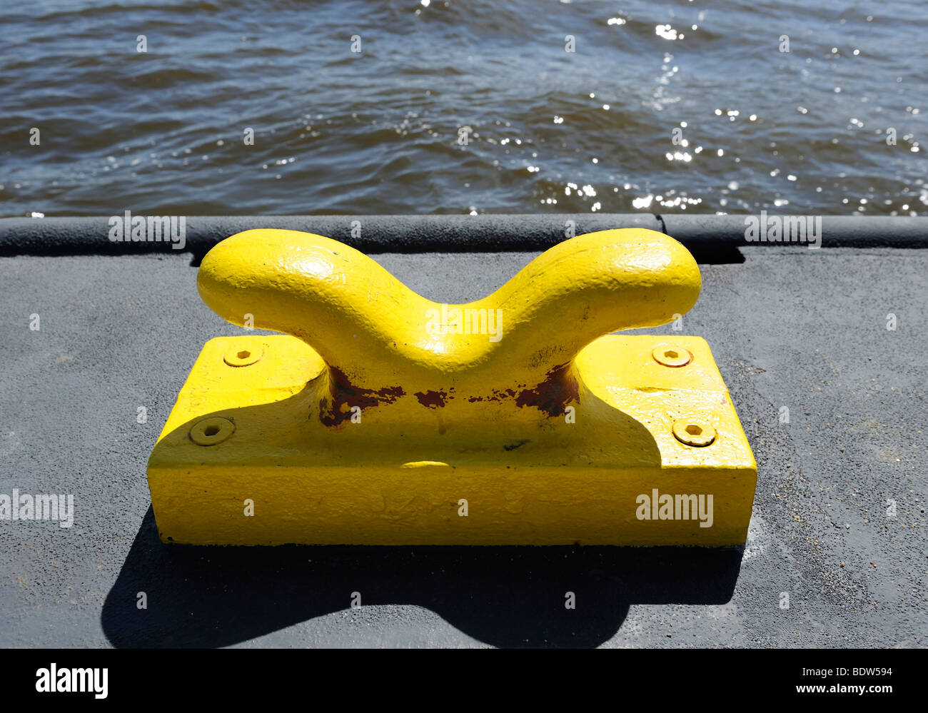 Poller, Versand Pier im Hafen von Hamburg, Hamburg, Deutschland, Europa Stockfoto