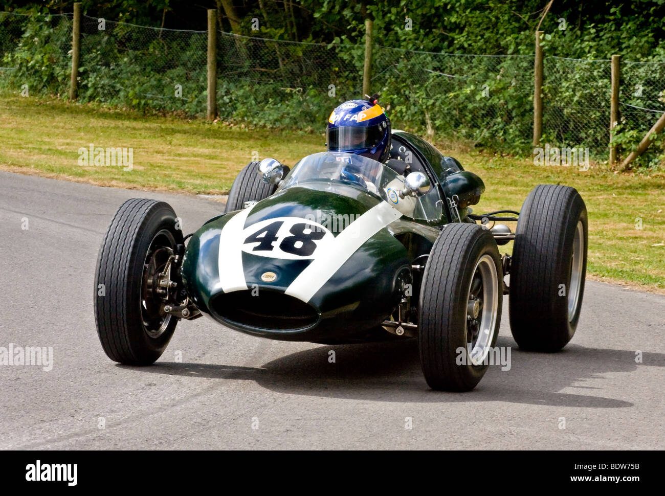 1959-Cooper-Climax T51 GP-Auto mit Fahrer David Brabham beim Goodwood Festival of Speed, Sussex, UK. Stockfoto