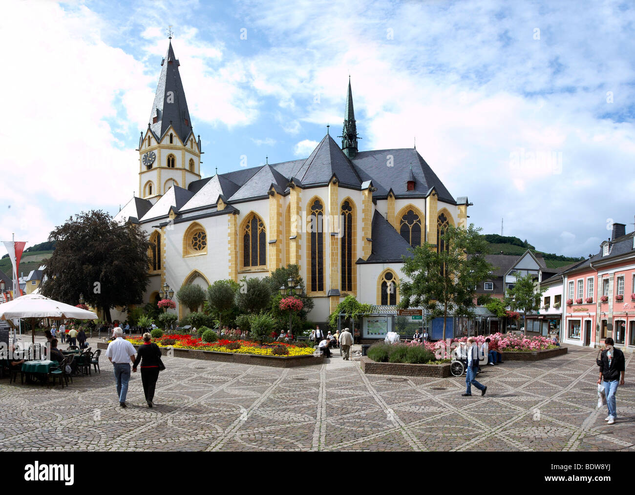 Pfarrei St. Laurentius-Kirche auf dem Marktplatz von Ahrweiler, Rheinland-Pfalz, Deutschland, Europa Stockfoto
