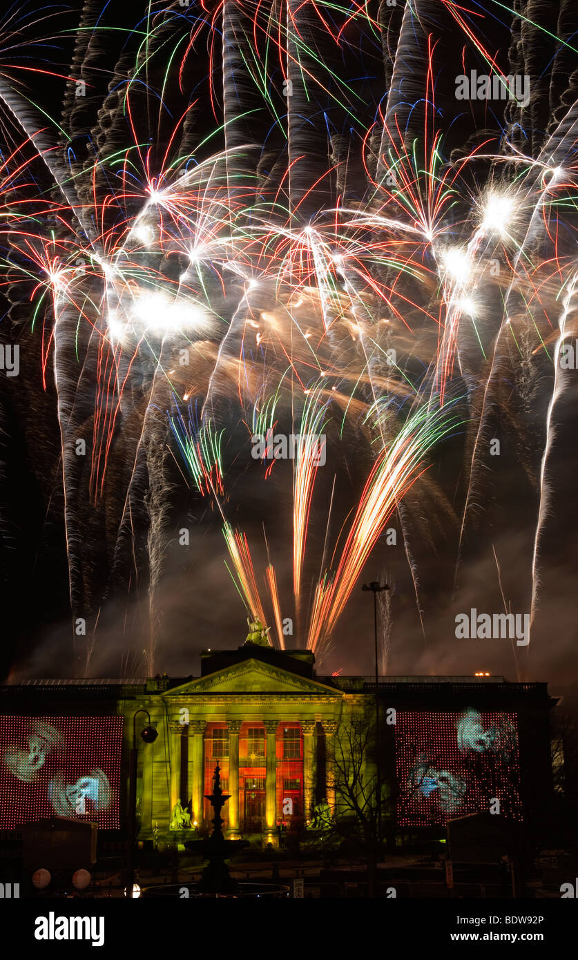 Feuerwerk über dem Walker Art Gallery, Liverpool UK Stockfoto