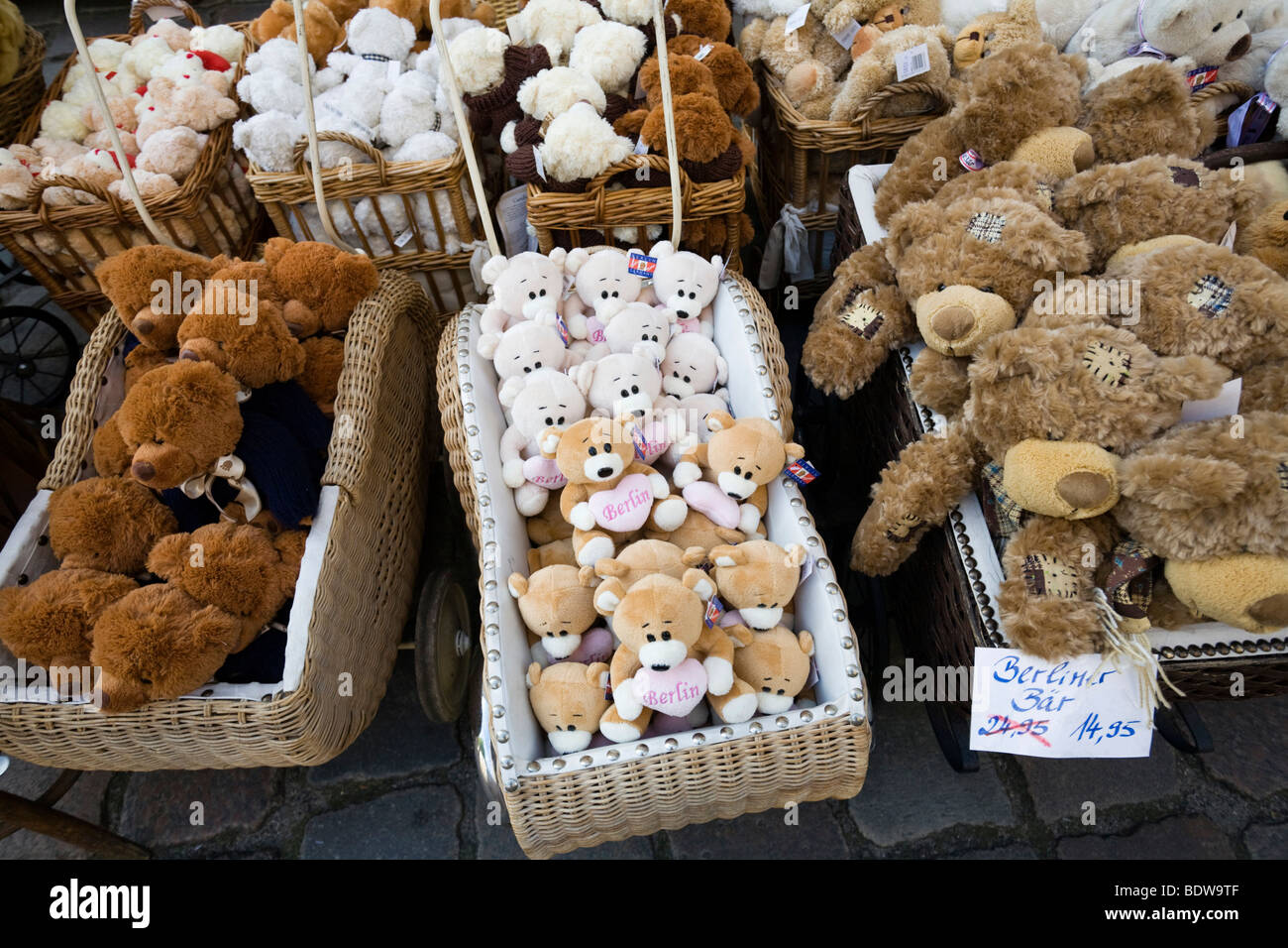 Berliner Bären, Souvenirs in der Nikolai Bezirk, Mitte, Berlin, Deutschland, Europa Stockfoto