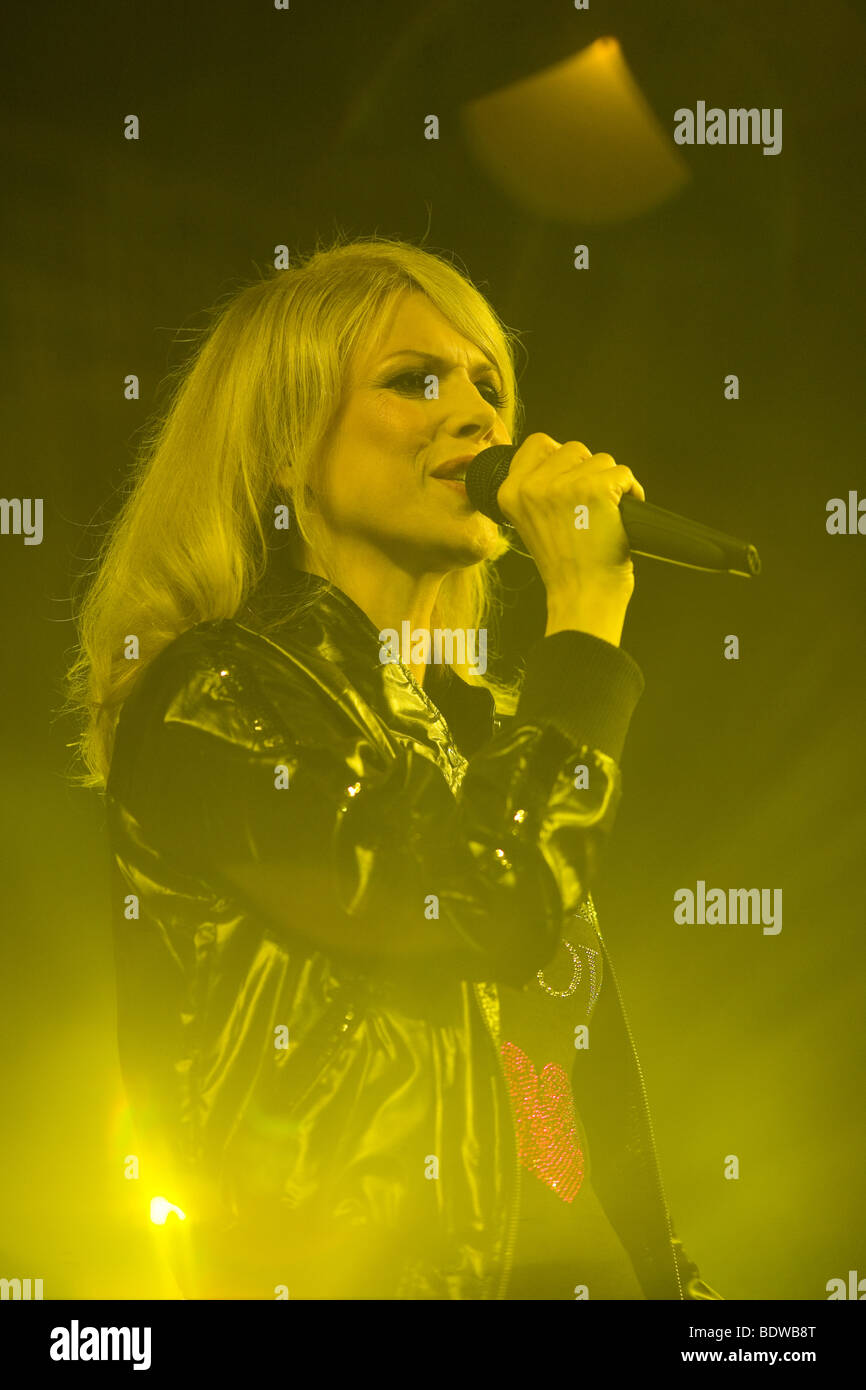 BUDAPEST-11. Juli: C.c. Catch Höchstleistungen auf der Bühne Cafe del Rio 11. Juli 2009 in Budapest, Ungarn Stockfoto