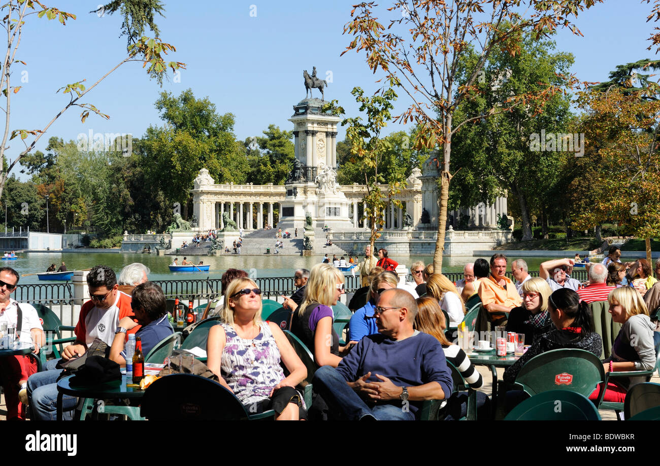 Retiro-Park mit dem Denkmal von König Alfonso XII, Madrid, Spanien, Europa Stockfoto