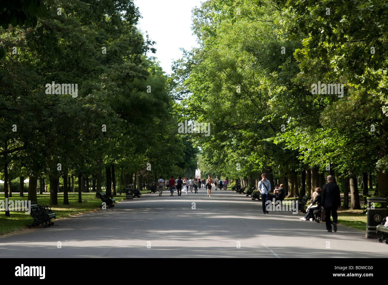 Der breite Weg im Regents Park, London, England, UK Stockfoto