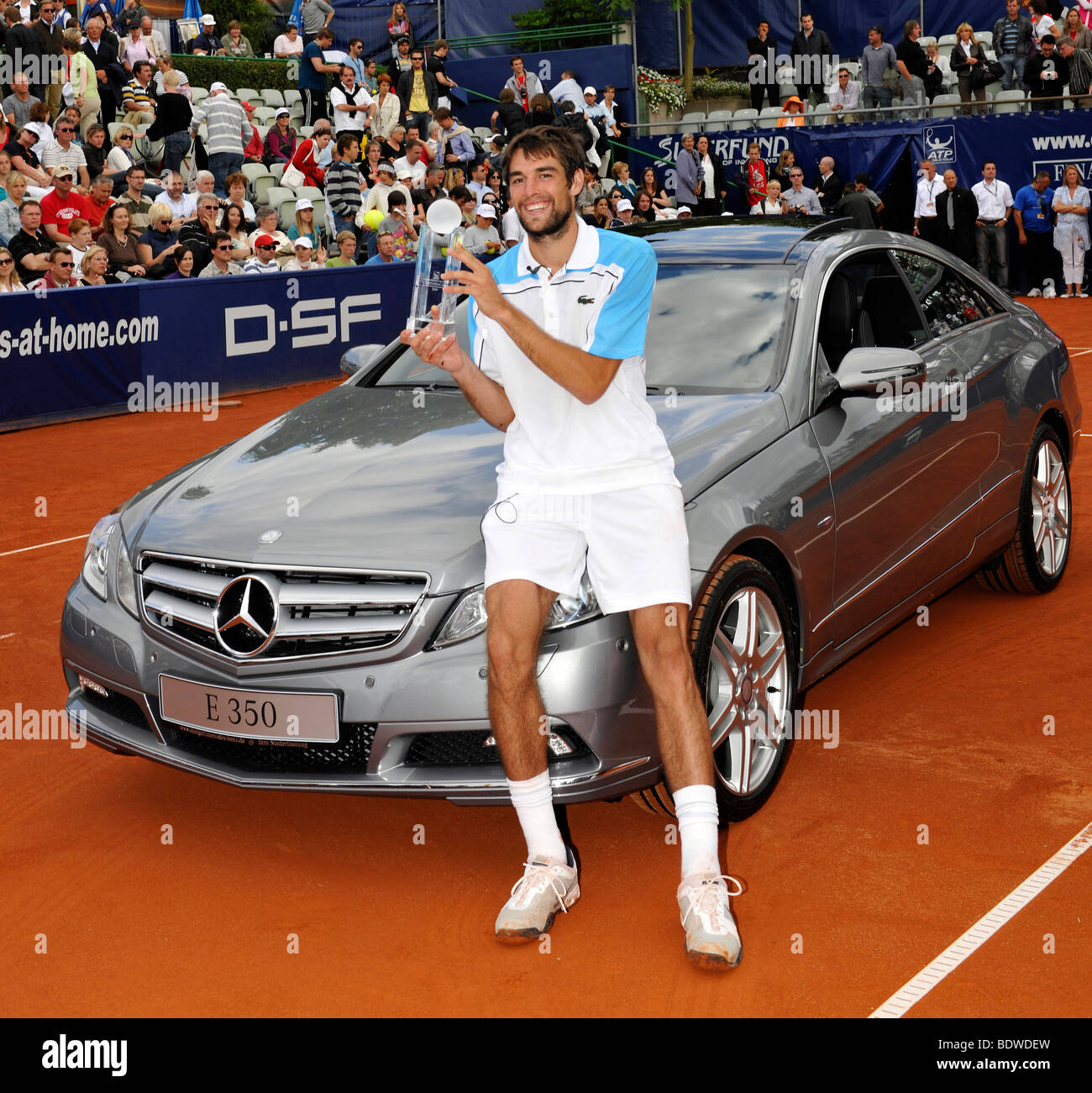 Jeremy CHARDY, Frankreich mit den Siegerpokal an den Gewinner Auto, Mercedes E 350 CDI Blue Efficiency, Mercedes Cup-Sieger 20 Stockfoto