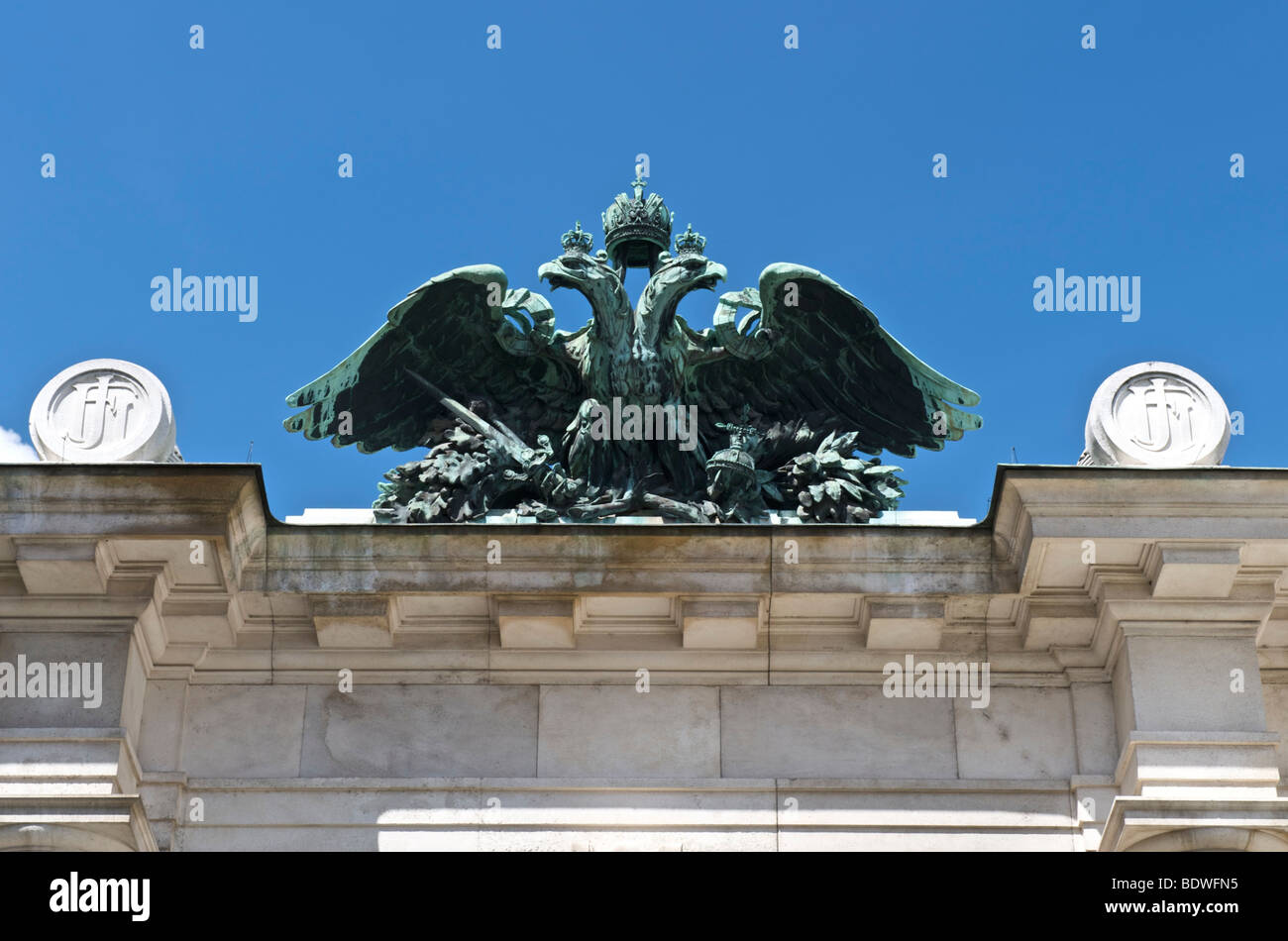 Doppeladler auf das Eingangstor zum Burggarten Kaiserburg Garten der