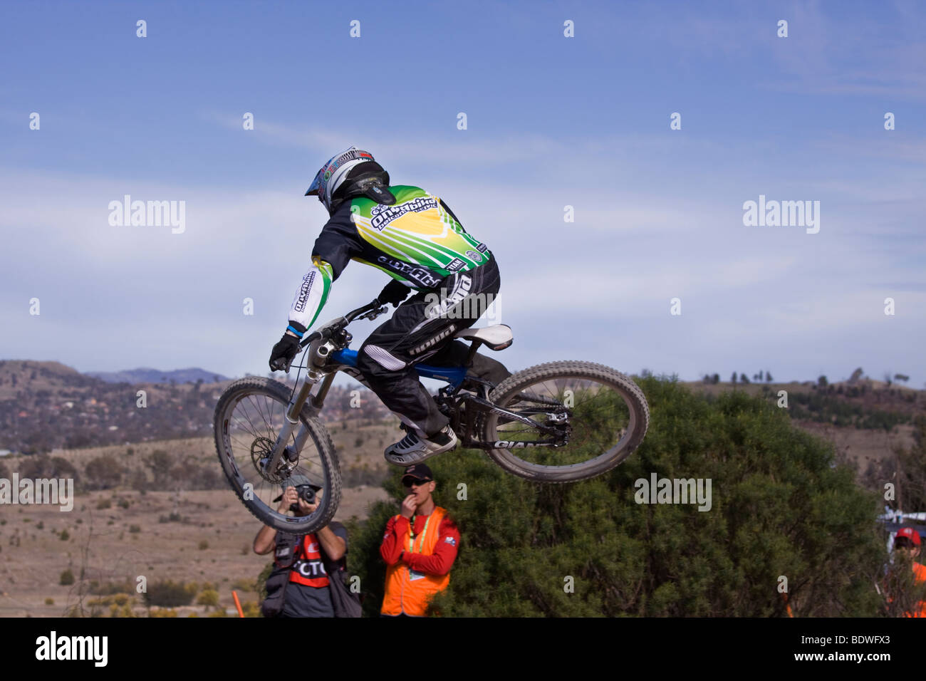 CANBERRA, ACT - Sep 6:2009 UCI Mountainbike-Weltmeisterschaft für Downhill Männer Elite 6. September 2009 in Canberra Australien. Stockfoto