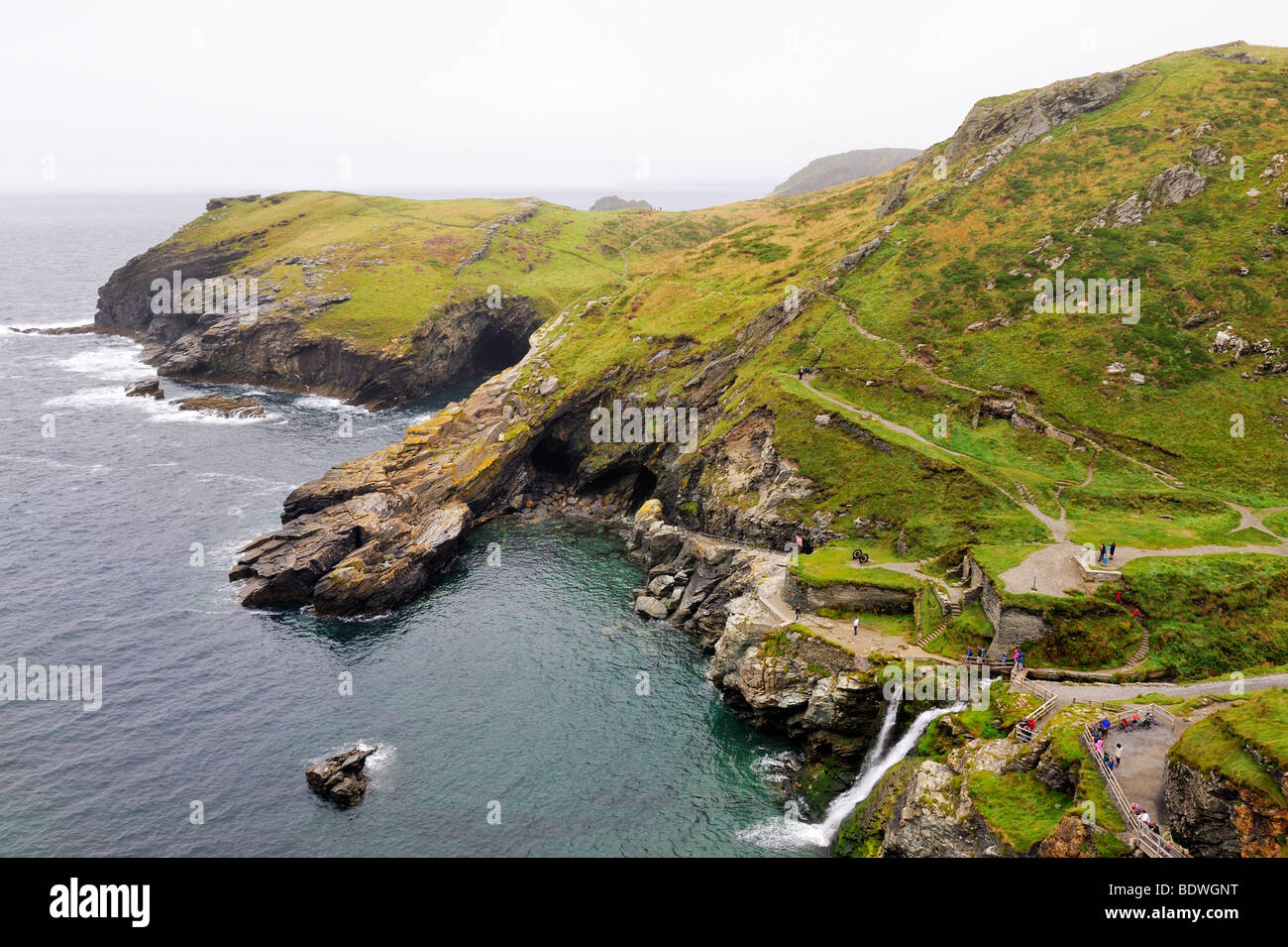 Schroffe Felsen an der Küste von Tintagel, Cornwall, England, UK, Europa Stockfoto