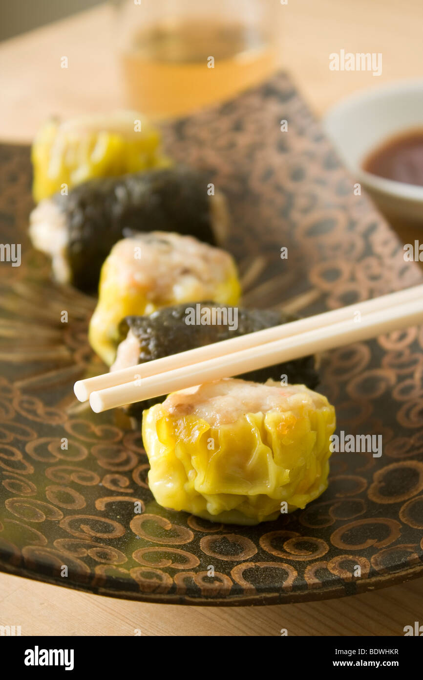 Dim Sum oder Yum Cha auf einen dekorativen Teller Stockfoto