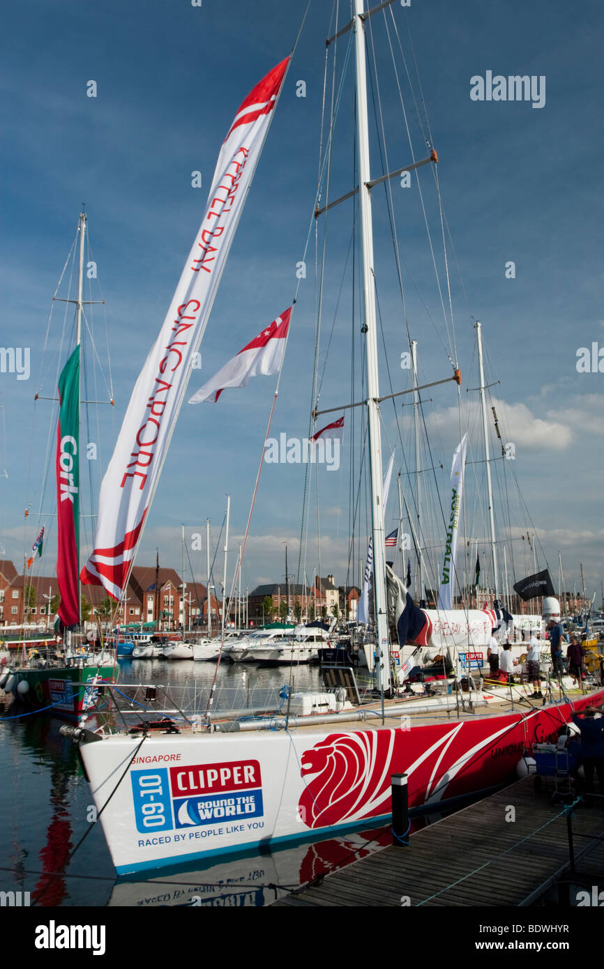 Singapur-Clipper Yacht ankern in Hull Marina vorbereiten Clipper Round the World Yacht Race 09-10 Stockfoto