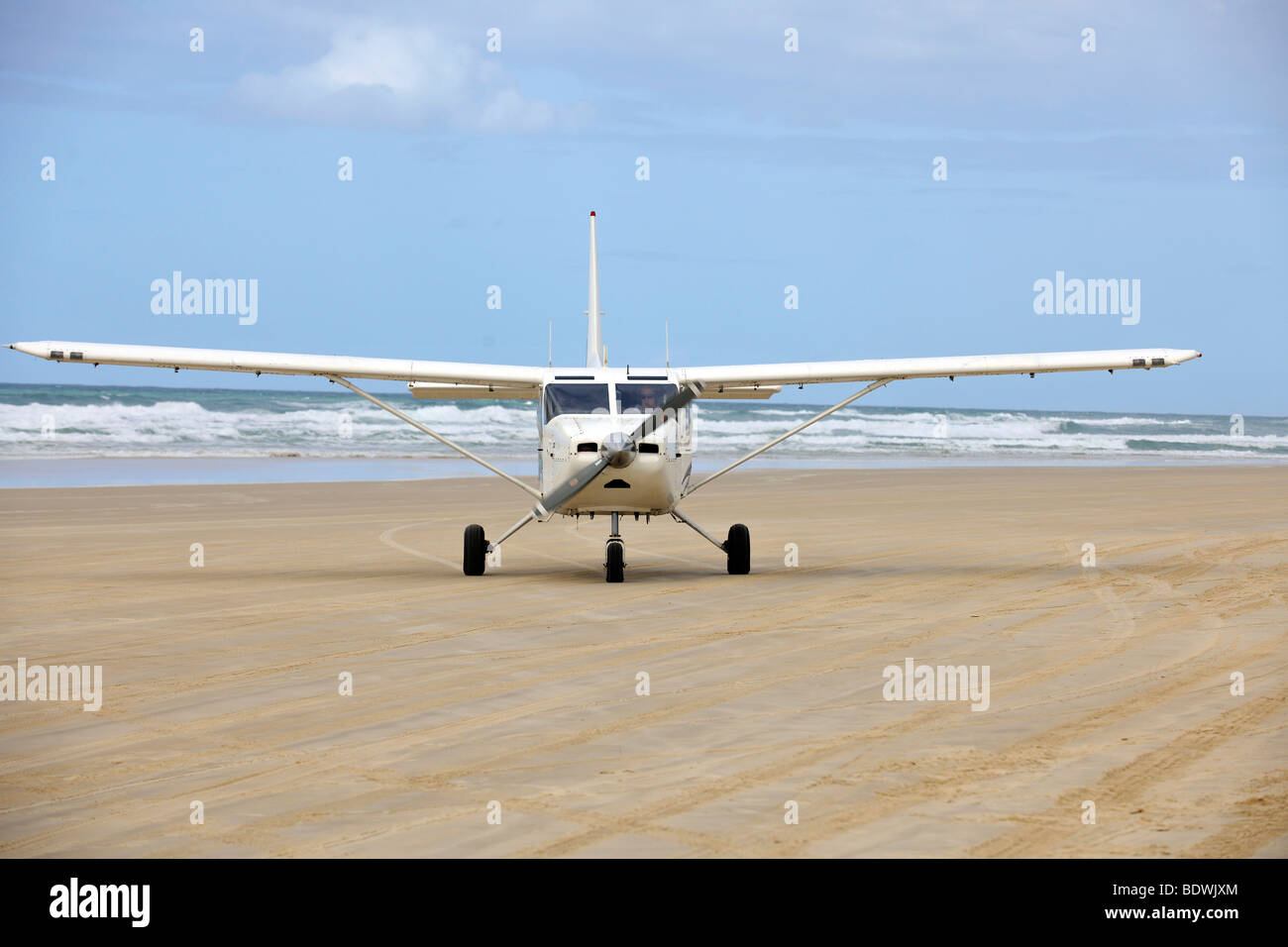 Flugzeuge auf siebzig - fünf Mile Beach, ein offizieller Highway, der weltweit einzige offizielle Beach Flughafen auf einem Sand Laufsteg, UNESCO Worl Stockfoto