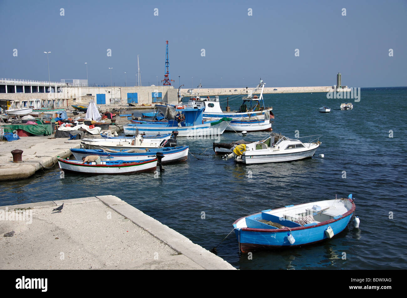 Blick auf den Hafen, Bari, Bari Provinz, Apulien Region, Italien Stockfoto