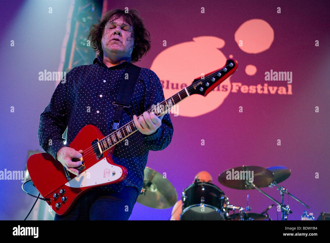 Irischen Blues-Rock-Musiker Gary Moore die live am Blue Balls Festival im Luzerner Saal des KKL Luzern, Großbrit Stockfoto