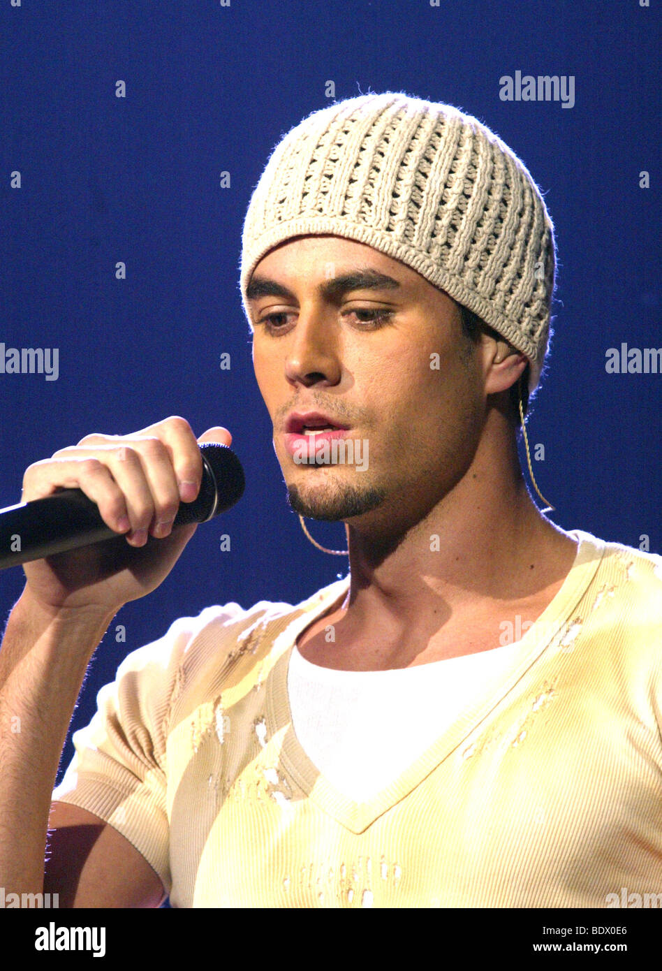 ENRIQUE IGLESIAS - spanische Pop-Sängerin im Oktober 2002 Stockfoto
