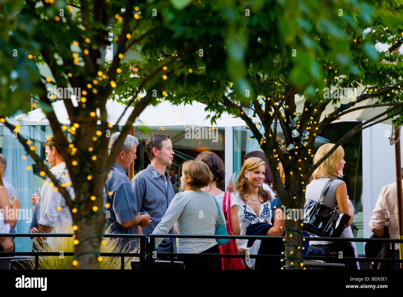 Cocktails im Freien an Fenouil Restaurant im Pearl District, Portland, Oregon Stockfoto