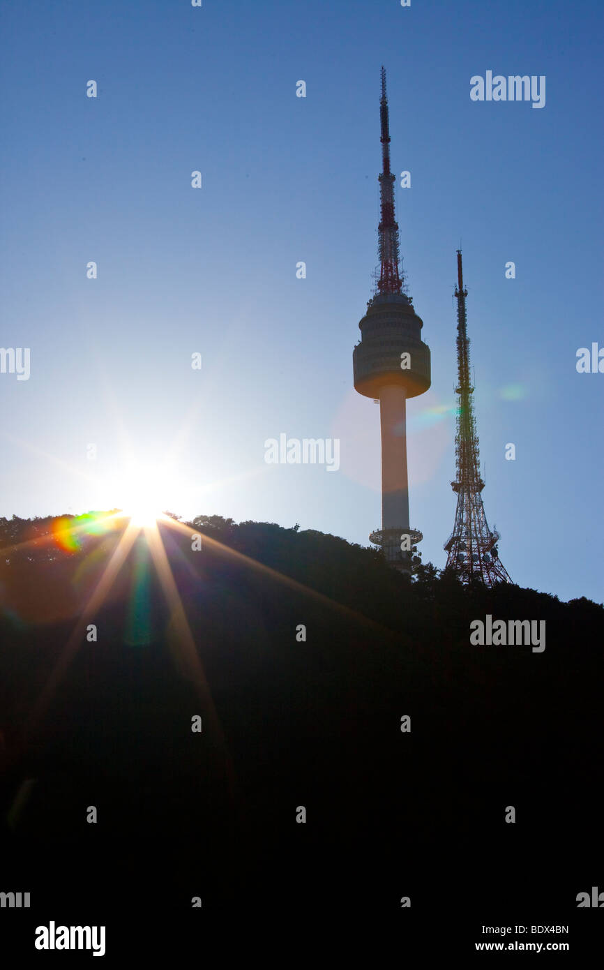 N Seoul Tower in Namsan Park in Seoul Südkorea Stockfoto