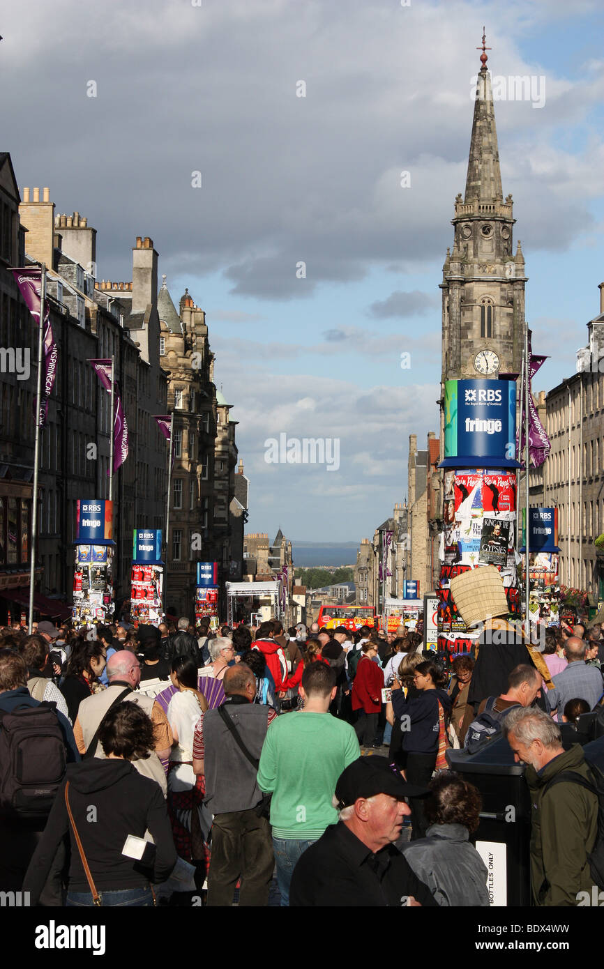 Edinburgh Festival Fringe Menschenmassen entlang der royal mile Stockfoto