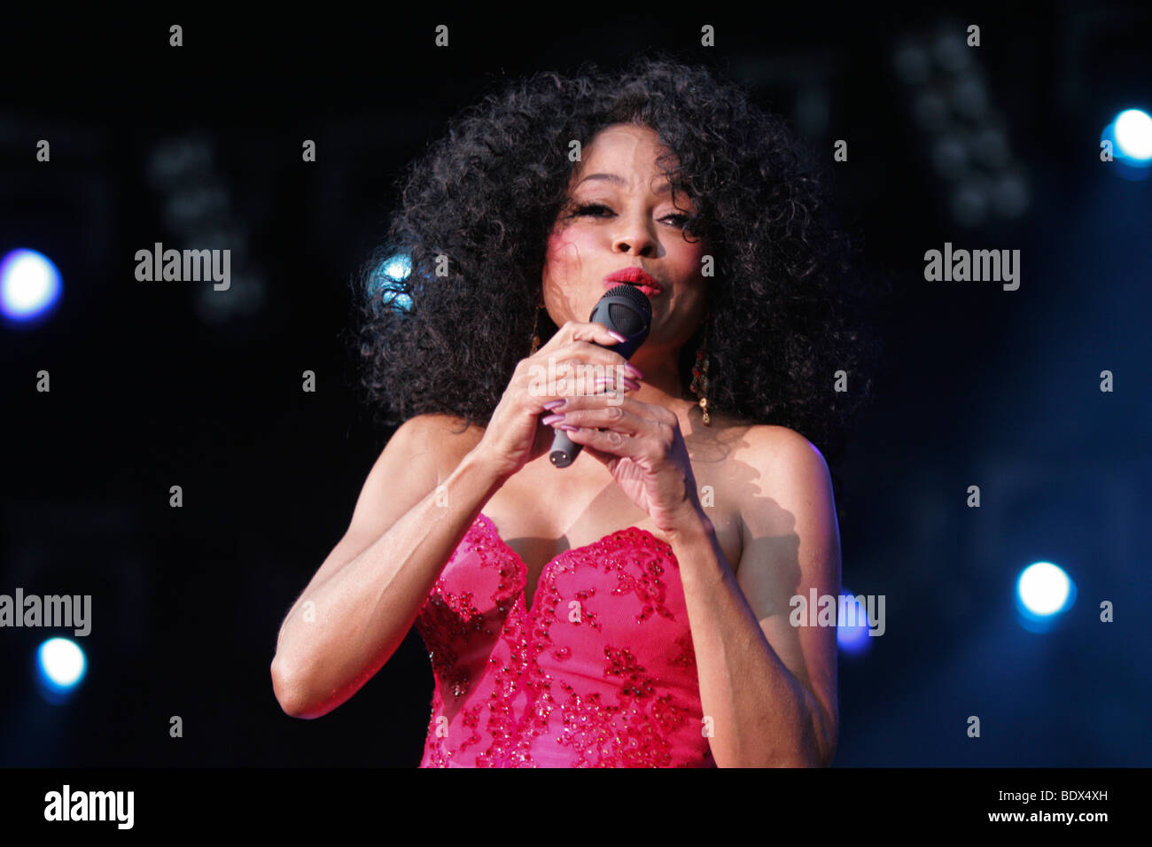 US-Sängerin Diana Ross die live Live bei Sonnenuntergang auf dem Hof der nationalen Museum für Zürich, Schweiz, Europa Stockfoto