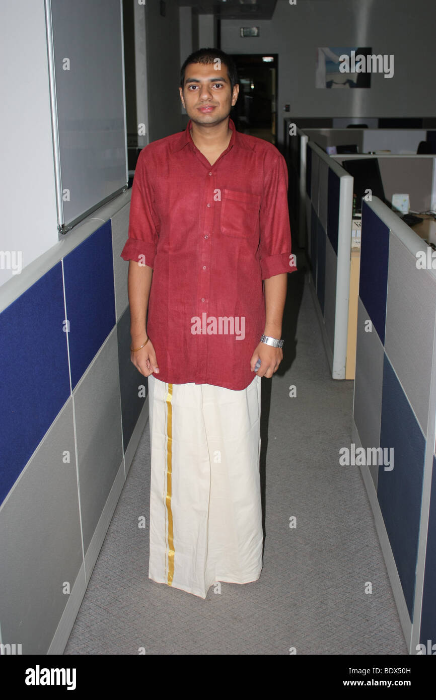 Vaibhav in seiner traditionellen Kleidung am Onam Tag Stockfoto