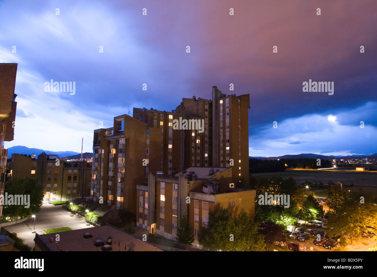 Gewitter über Wohngebiet von Ljubljana eine Wohnung im sechsten Stock, Slowenien entnommen Stockfoto