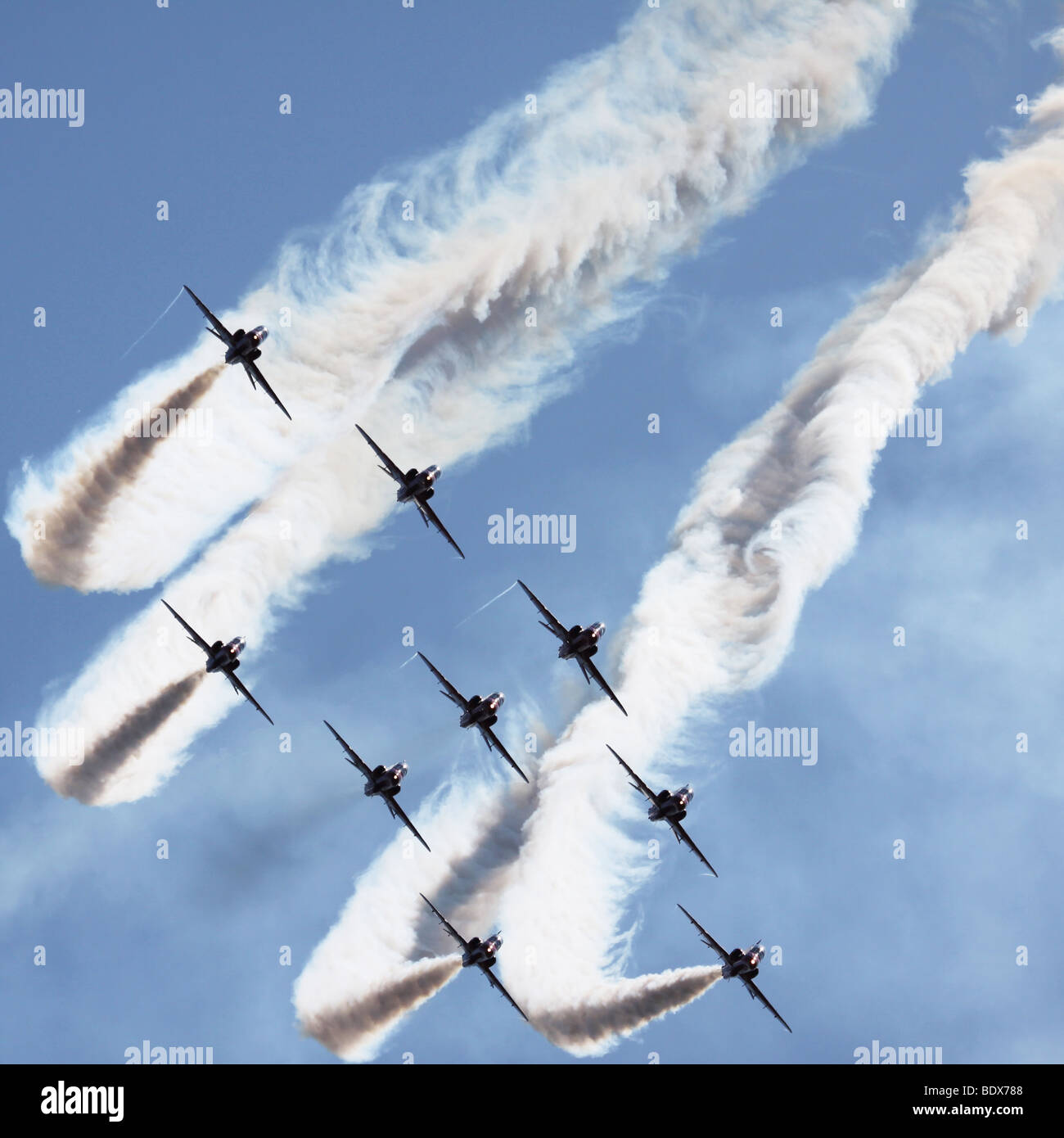 Kunstflug-Team im Formationsflug mit Rauch Stockfoto