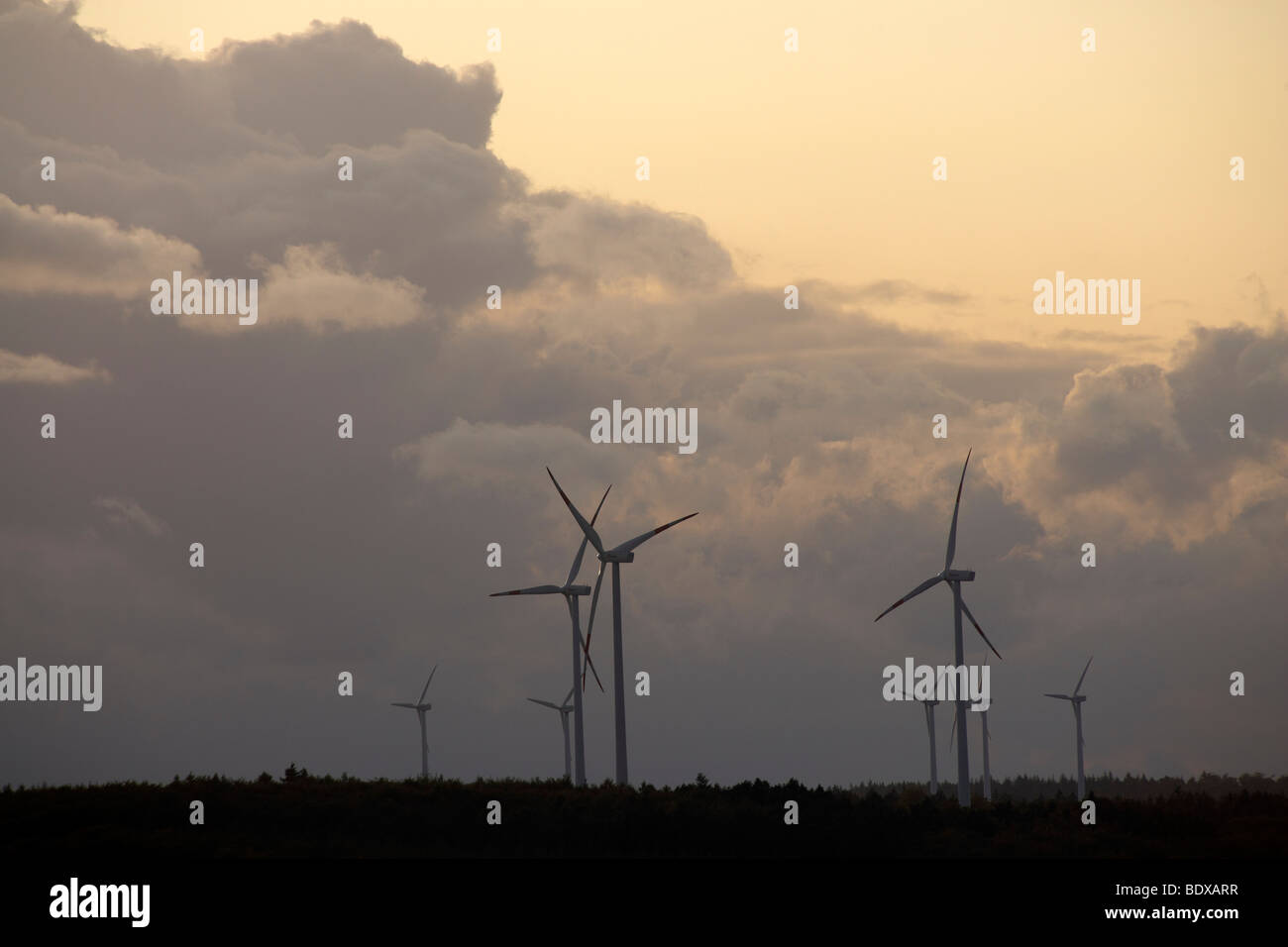 Windpark in der Nähe von Kisselbach Hunsrueck Region, Rheinland-Pfalz, Deutschland, Europa Stockfoto