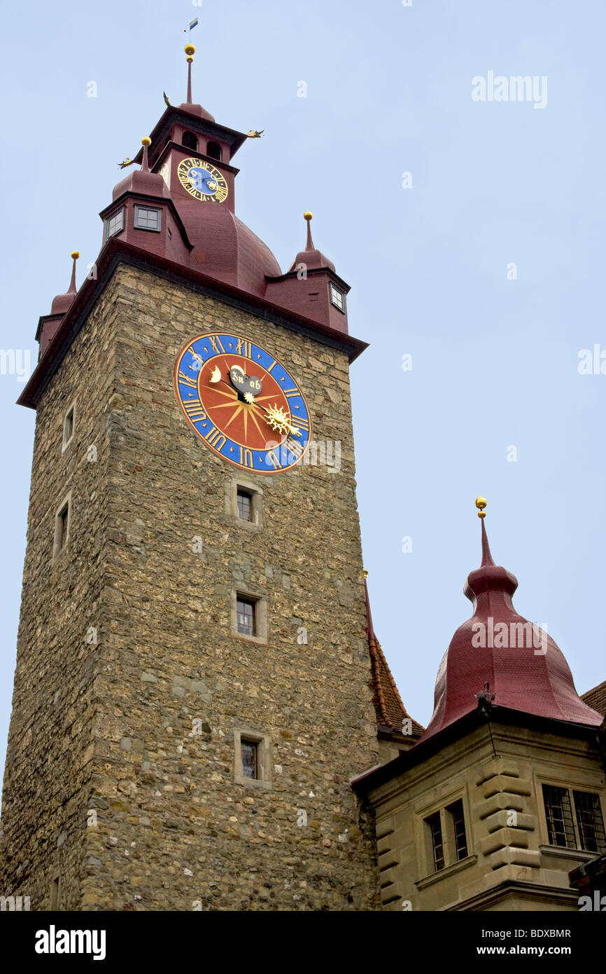 Uhrenturm in der Altstadt von Luzern. Stockfoto