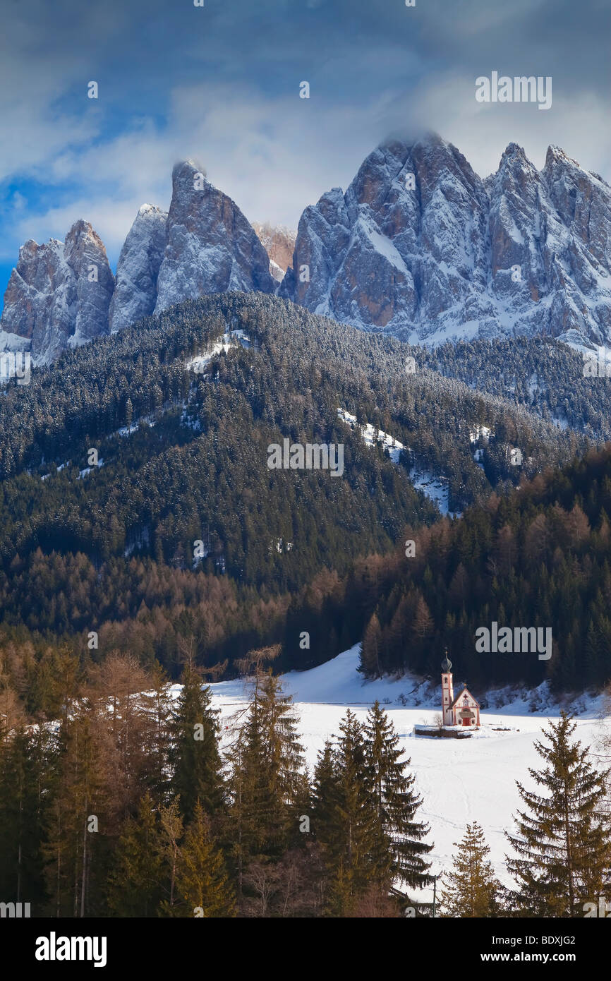 St. Johann Church in Ranui in Villnoss, Val di Funes, Dolomiten, Trentino-Alto Adige, South Tirol, Italien Stockfoto