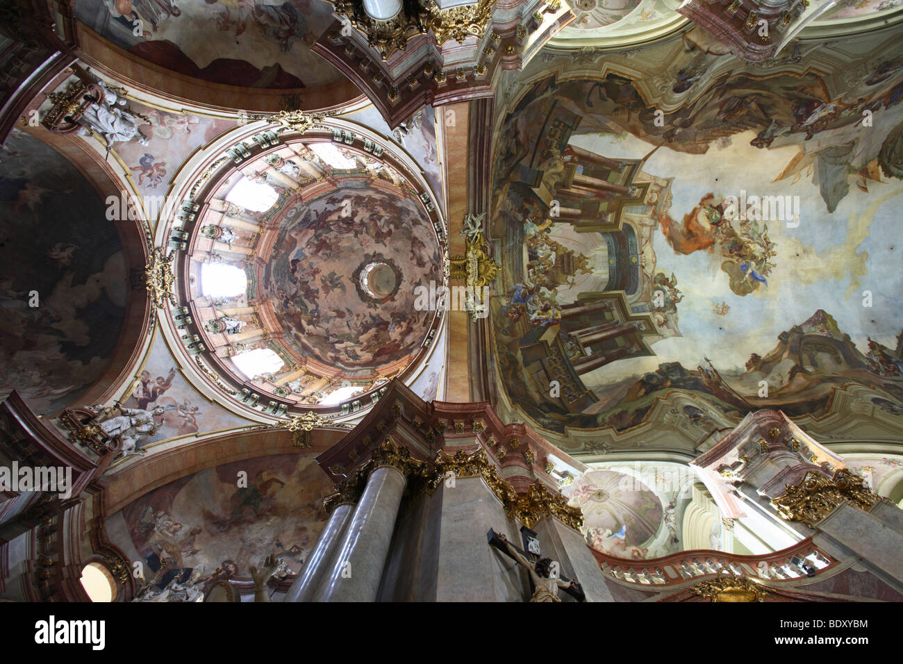 Das Dach der St.-Nikolaus-Kirche in kleine Viertel, Prag, CZ Stockfoto