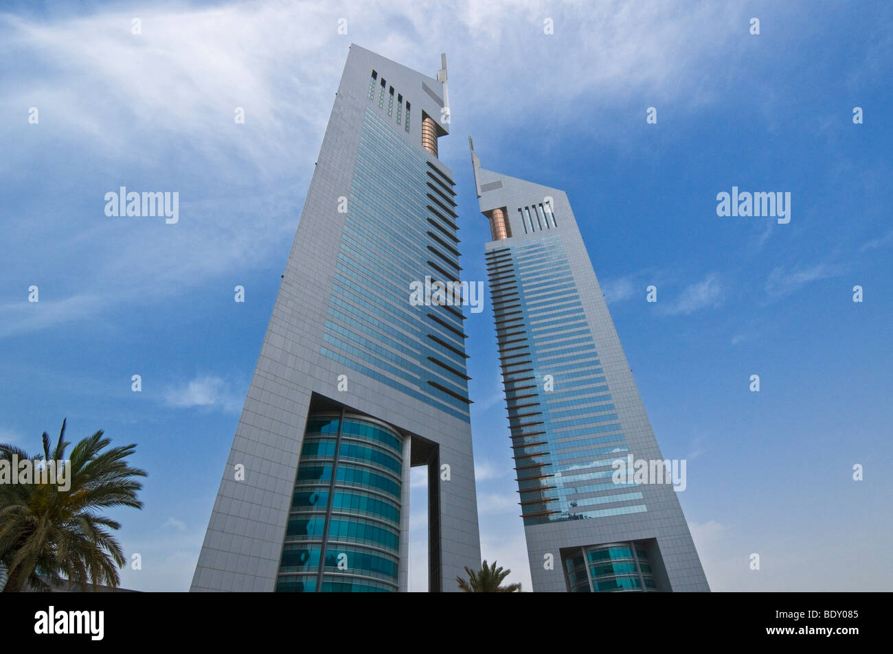 Jumeirah Emirat Towers und Dubai Stock Exchange Kunst im Financial District von Dubai Stockfoto
