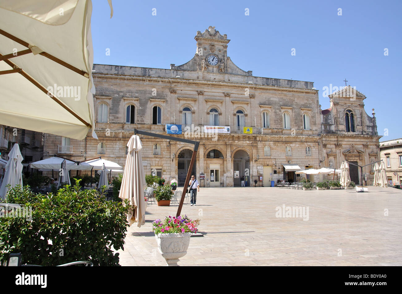 Palazzo Municipio, Piazza della Liberta, Old Town, Ostuni, Provinz Brindisi, Apulien Region, Italien Stockfoto